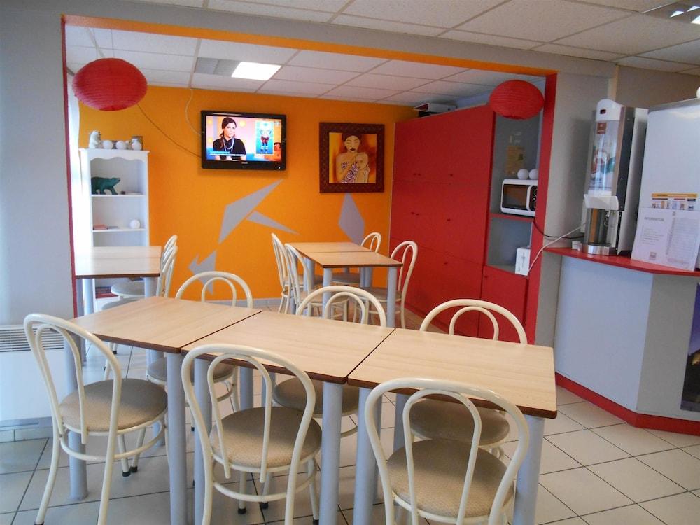 Premiere Classe Montlucon Saint Victor Bagian luar foto